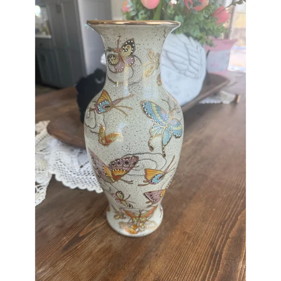Vintage Butterfly Vase Spring Decor - Picture 1 of 3